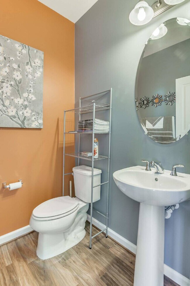 Building Photo - 3-bedroom, 2.5-bathroom condo with a great open-concept main level.