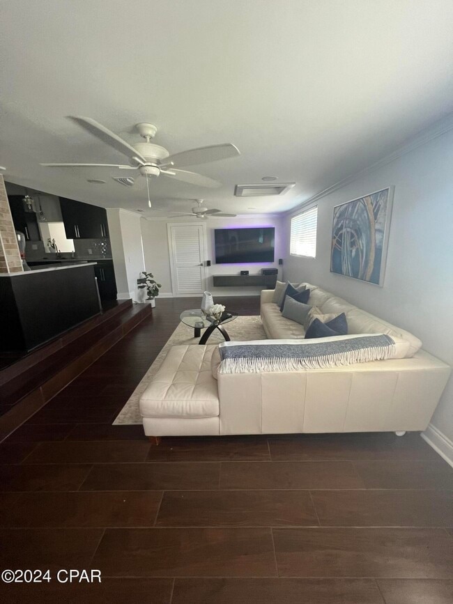 Building Photo - 1528 Oak Ave