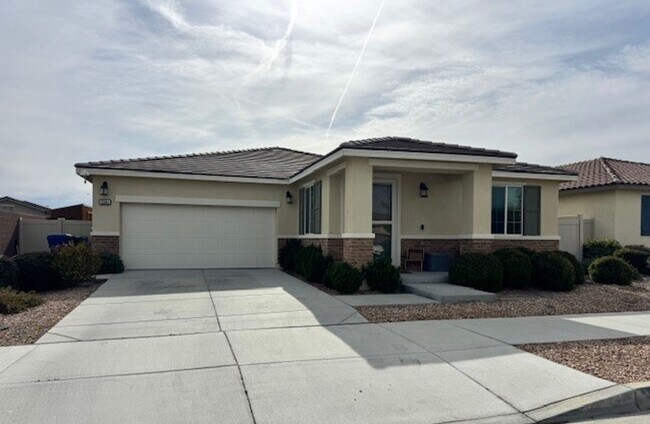 Building Photo - Westside Newer Built 4 + 3 With Solar