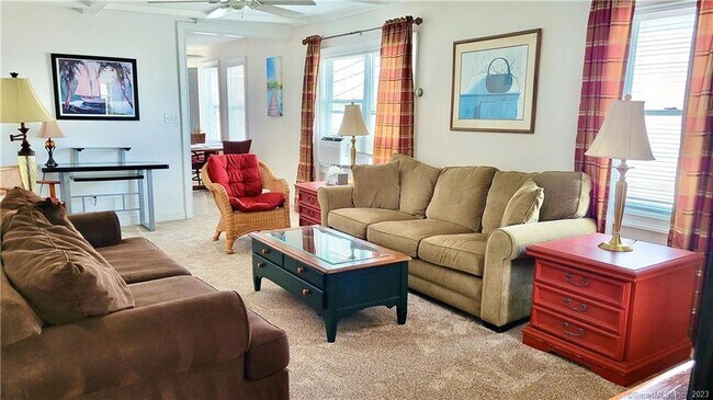 Building Photo - 702 E Broadway