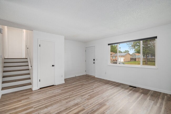 Building Photo - ? Move-in Ready & Fully Renovated! ?