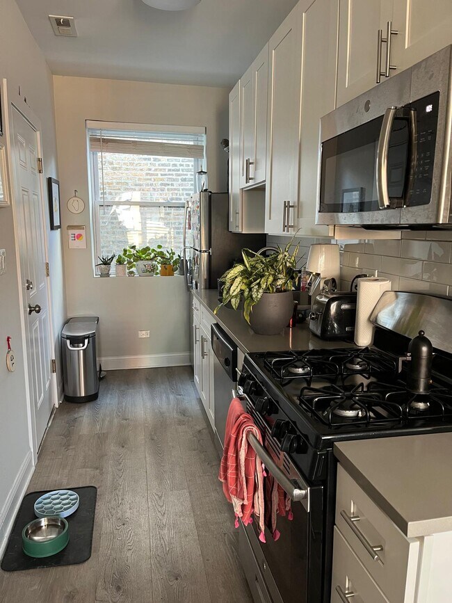 Building Photo - 3116 N Milwaukee Ave