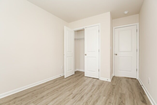 Building Photo - 1095 HighGarden Cir