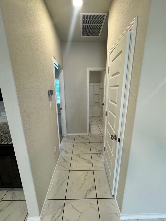 Building Photo - Move-In Ready Modern 4-Bedroom 2 Bath Home in South SA Near Palo Alto College