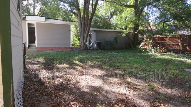 Building Photo - 6590 Sunset Dr