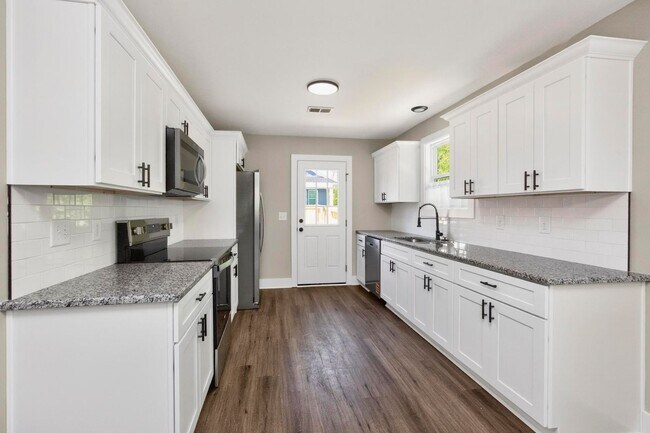 Building Photo - 206 Ross Ave