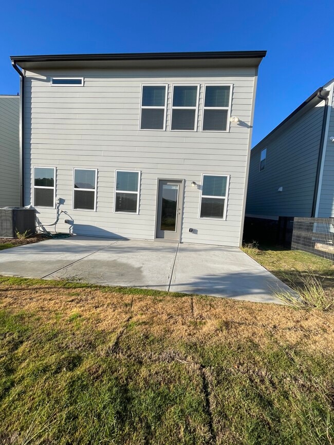 Building Photo - 112 Briarwood Dr E