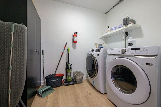 Building Photo - 522 31st St W