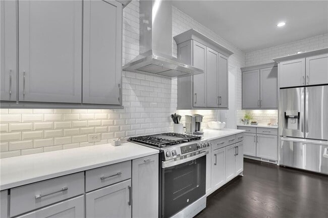 Building Photo - 885 3rd St