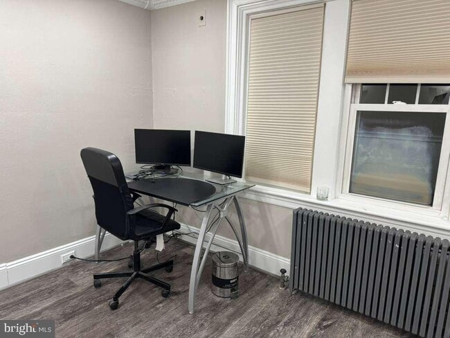 Building Photo - 725 W Mt Vernon St