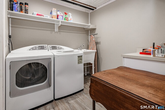 Building Photo - 2 Bramble Bush