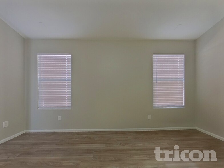 Building Photo - 2116 S 160th Ln