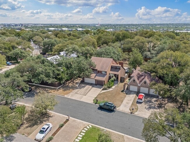 Building Photo - 8113 Baywood Dr
