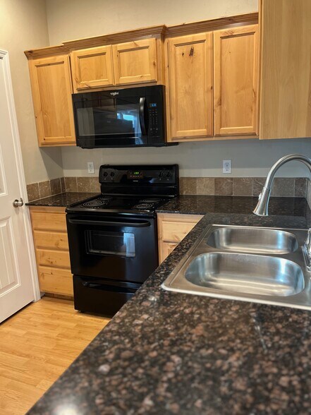 Kitchen - 16089 Sunnyfield