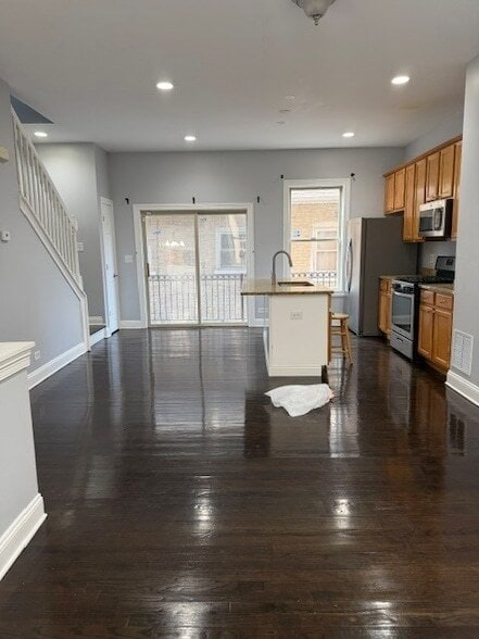 Building Photo - 2014 N Narragansett Ave