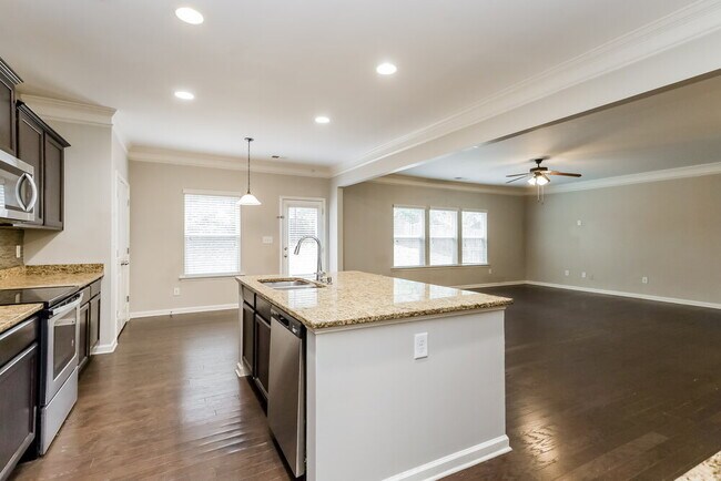 Building Photo - 229 Klinetop Dr