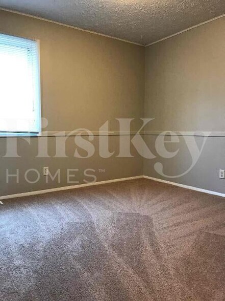 Building Photo - 6039 Penway St
