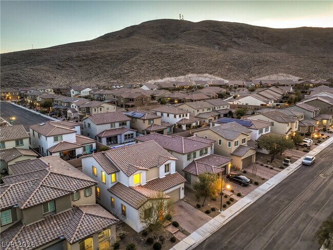 Building Photo - 3213 Molinos Dr