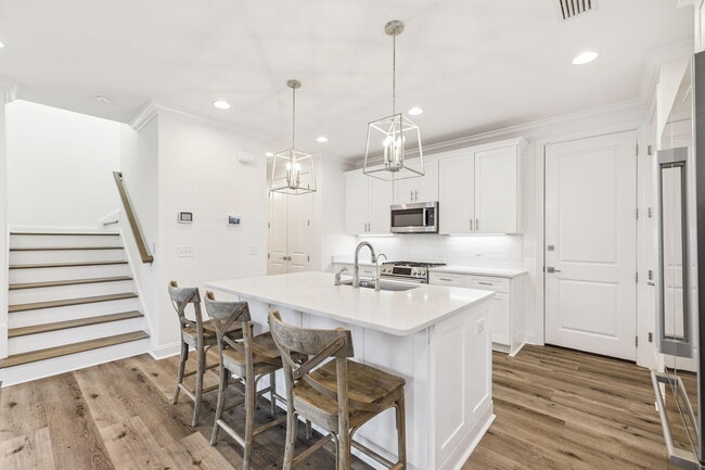 Building Photo - 250 Windrow Way