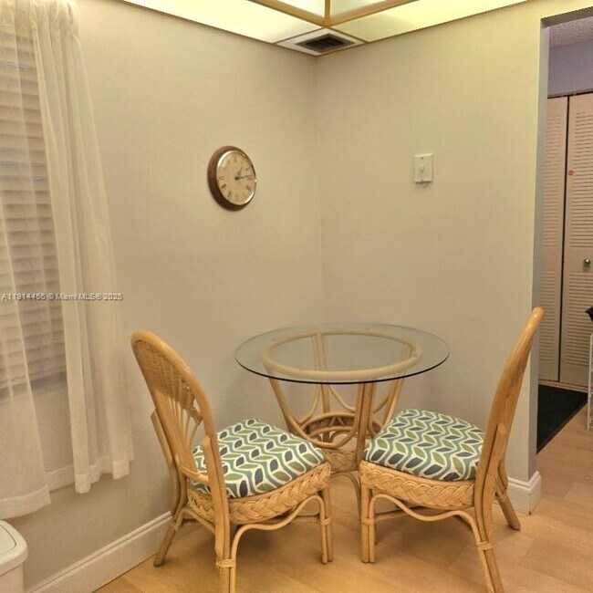 Building Photo - 200 SE 5th Ave