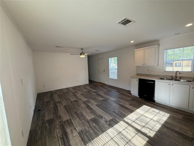 Building Photo - 39141 Bay Ave