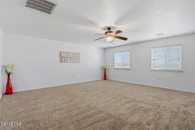 Building Photo - 520 Gomez Rd