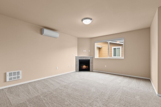 Building Photo - 4Bd/3.5Ba Mountlake Terrace Townhouse