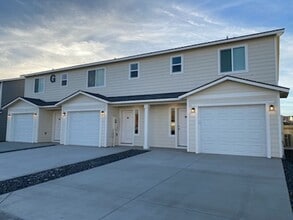 Building Photo - 1 MONTH FREE ON A 12 MONTH LEASE!