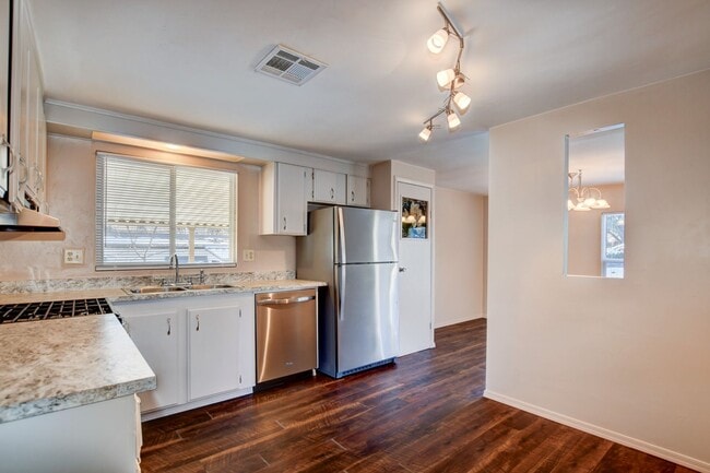 Building Photo - 2 bed, 2 bath Home in Prescott!