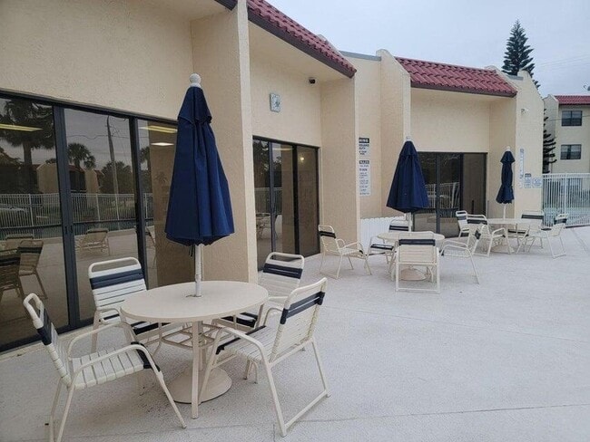 Building Photo - 2050 Oleander Blvd