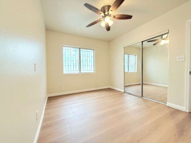 Building Photo - 1325 W 58th St
