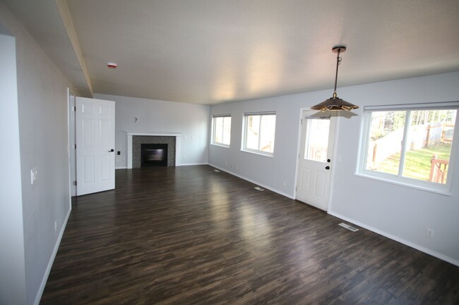 Building Photo - 19508 Highland Ridge Dr