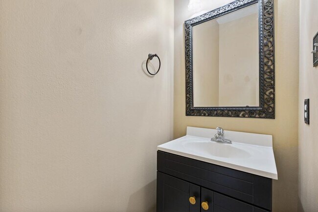 Building Photo - 14111 White Oak Gardens Dr