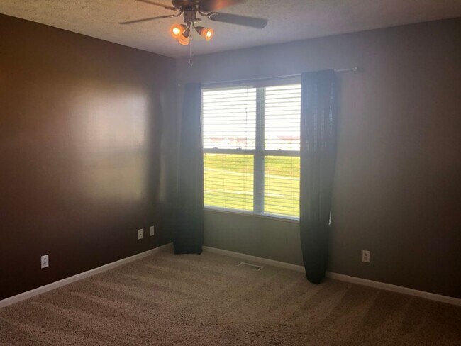 Building Photo - Home for rent in Bellevue!
