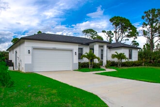 Building Photo - 15245 Brainbridge Cir