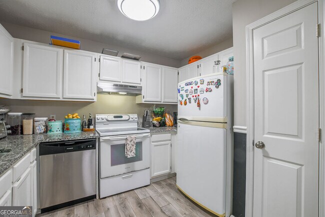 Building Photo - 356 Meadow Trace Dr