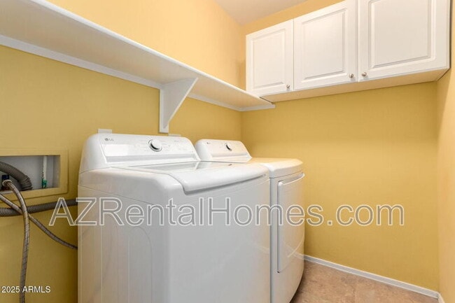 Building Photo - 8721 E Lomita Cir