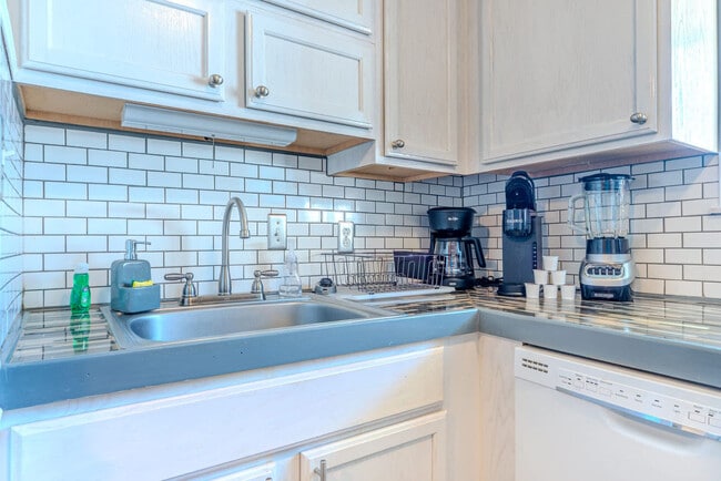 Building Photo - 662 William Hilton Pkwy