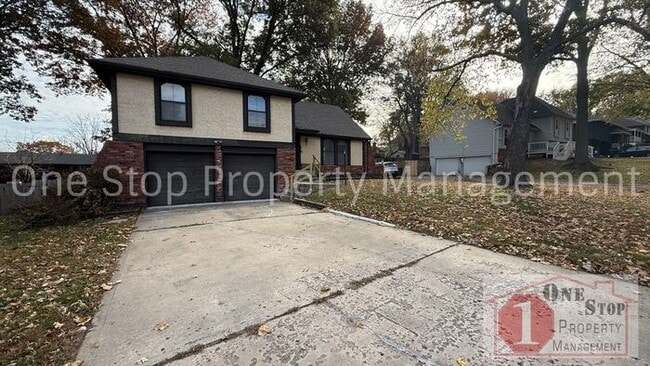 Primary Photo - Beautiful Split Level Home w/ 4 Bedroom an...