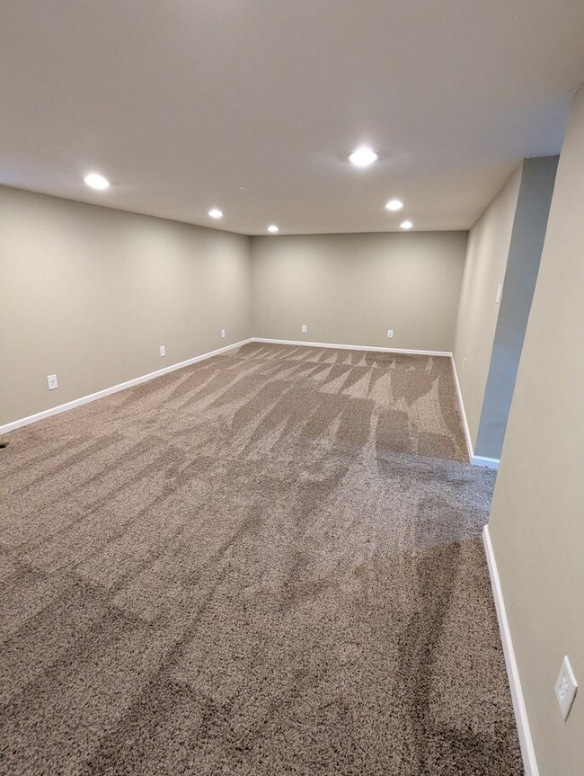 Building Photo - Charming & Spacious Home in the Heart of R...