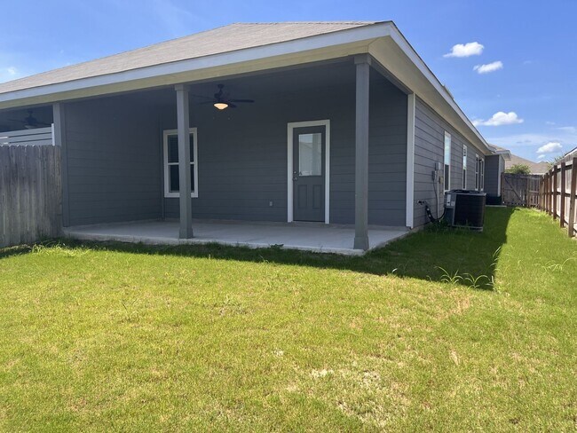 Building Photo - Luxury Duplex in Seguin! (Navarro ISD)