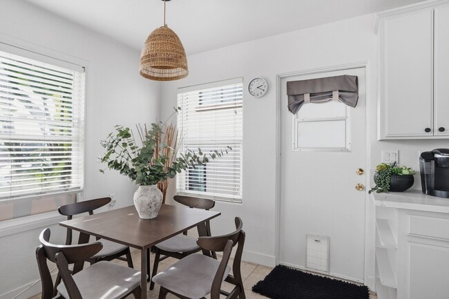 Building Photo - 2604 Juan St