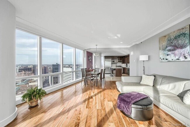 Building Photo - 1 Renaissance Square