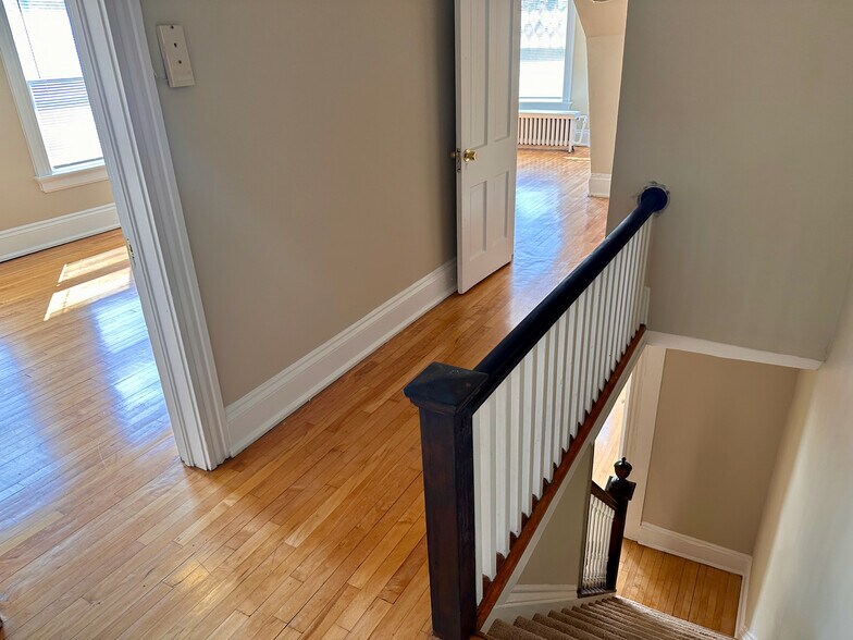 Building Photo - 2216 E Ivanhoe Pl