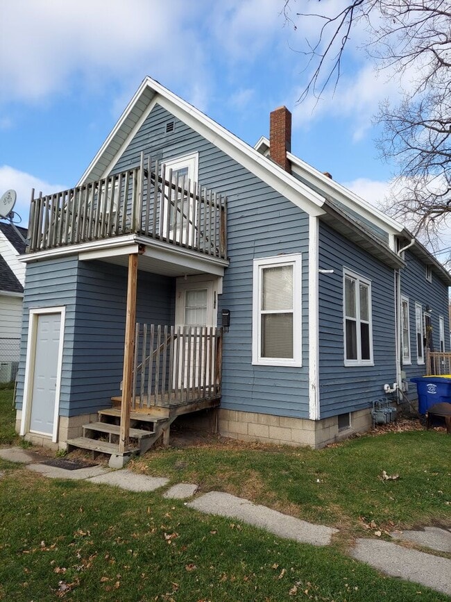 Building Photo - 1129 St George St