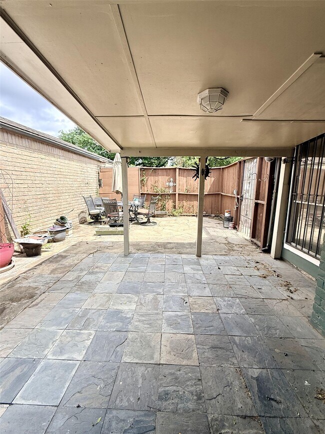 Building Photo - 11331 Oakcenter Dr