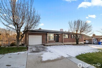 Building Photo - Stunning Single Family Home In Amazing Mou...