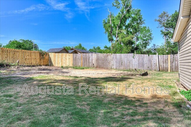 Building Photo - 3210 York Dr