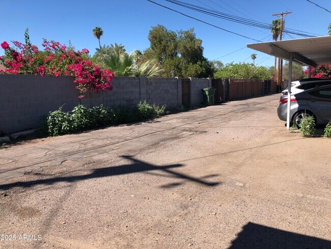 Building Photo - 2020 S Granada Dr