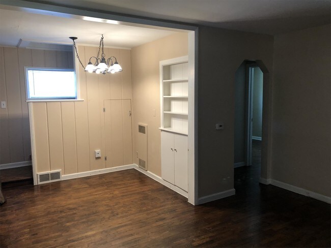 Building Photo - 2411 Forest Rd